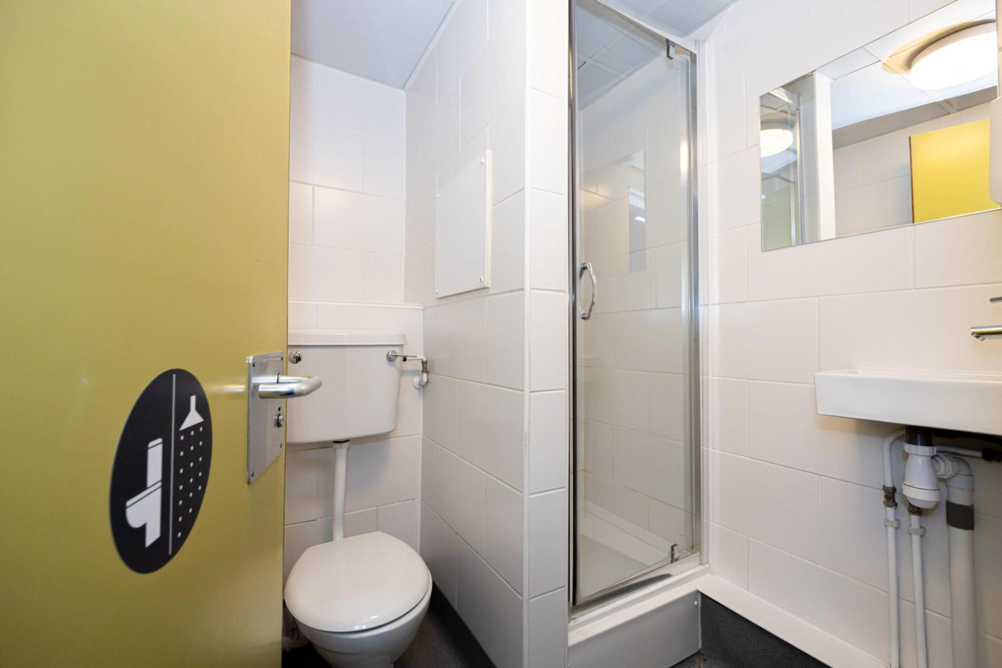 Spacious Room With Shared Facilities London Bagian luar foto